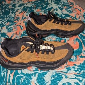 Black and gold Air Max, men sz 10